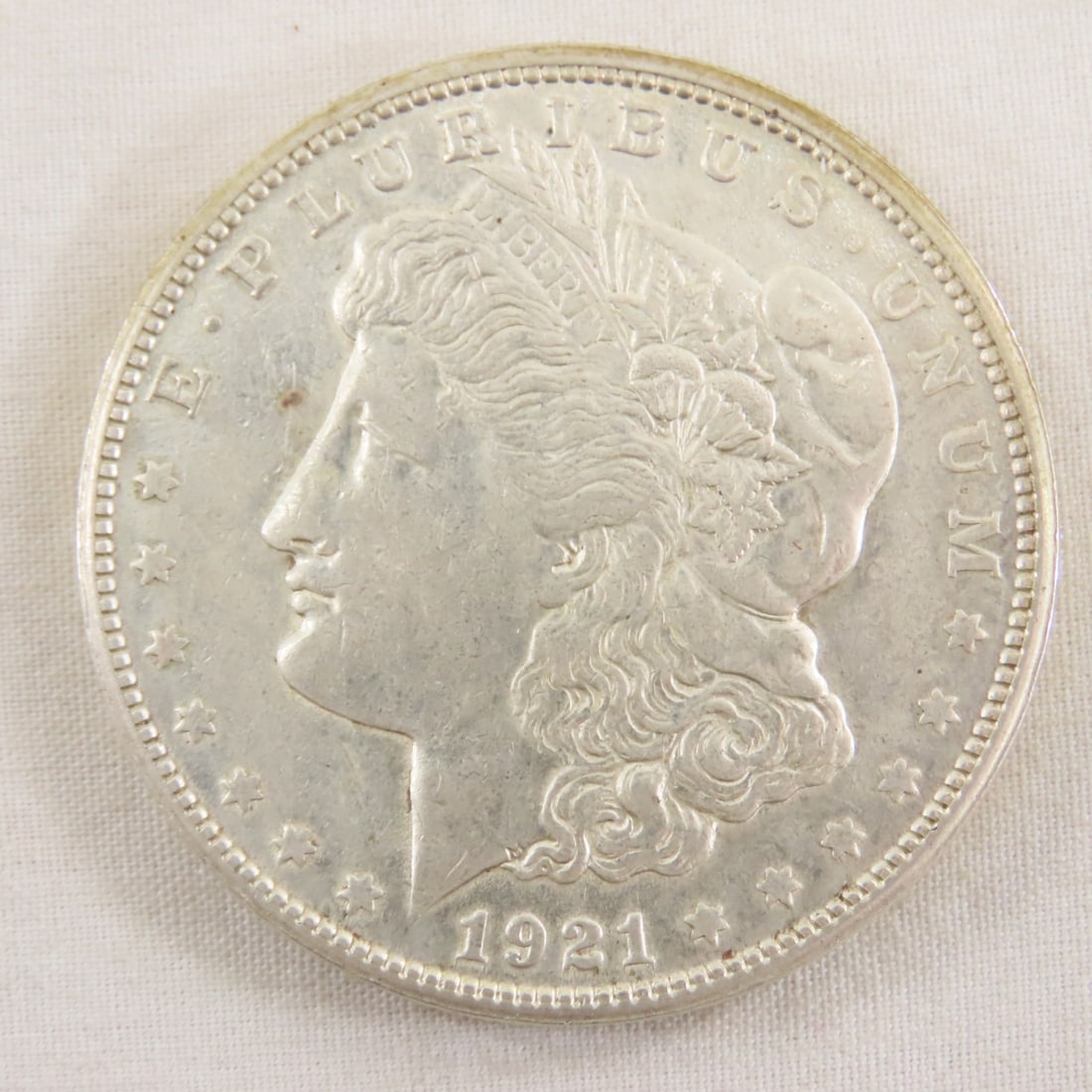 1921 Morgan Silver Dollar: 1921 Morgan Silver Dollar - LOT SIZE: 2x2x1" 1 LB All information and photos, which are part of the description, are intended to be as accurate as possible, but errors are possible. No item may be