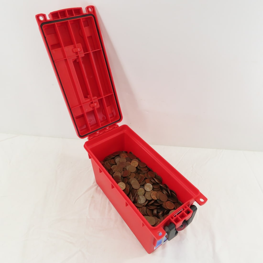 20 pounds pre 1982 Copper Lincoln Memorial Cents: 20 pounds pre 1982 Copper Lincoln Memorial Cents - LOT SIZE: 12x8x6" 22 LBS All information and photos, which are part of the description, are intended to be as accurate as possible, but errors are po