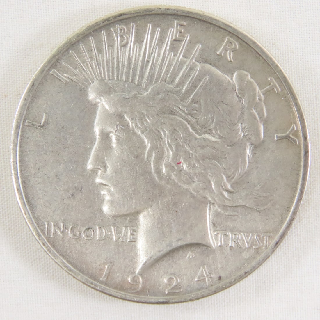 1924 Peace Silver Dollar: 1924 Peace Silver Dollar - LOT SIZE: 2x2x1" 1 LB All information and photos, which are part of the description, are intended to be as accurate as possible, but errors are possible. No item may be retu