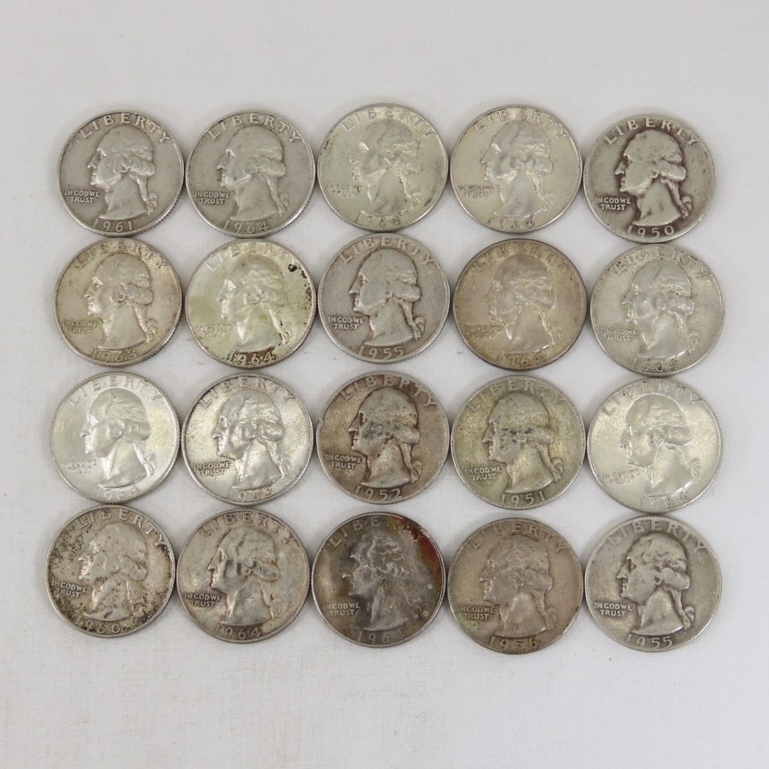 $5 Face Washington Silver Quarters 1950s-1960s: $5 Face Washington Silver Quarters 1950s-1960s - LOT SIZE: 3x3x3" 2 LBS All information and photos, which are part of the description, are intended to be as accurate as possible, but errors are possib