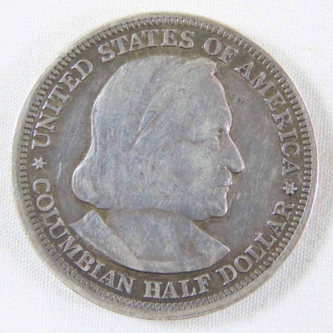 1893 Columbian Exposition Silver Half Dollar: 1893 Columbian Exposition Silver Half Dollar - LOT SIZE: 2x2x1" 1 LB All information and photos, which are part of the description, are intended to be as accurate as possible, but errors are