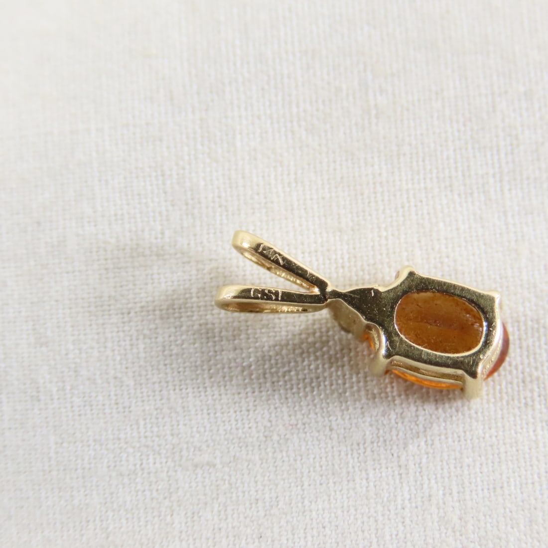 4 14 kt Gold Pendants: 1 with Diamond 4.6 GTW - 8