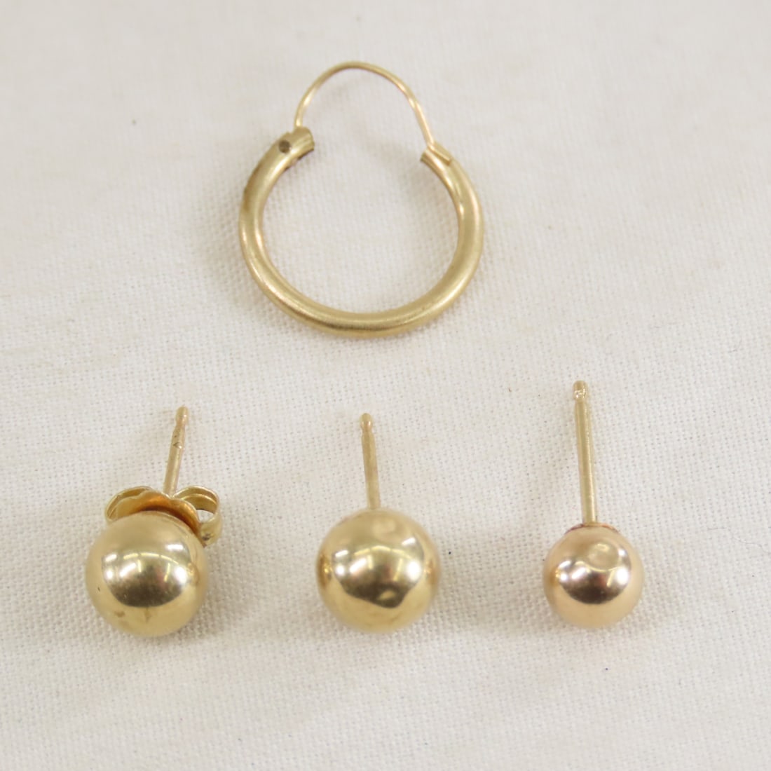 10 kt and 14 kt Gold Earrings and Stick Pin - 4
