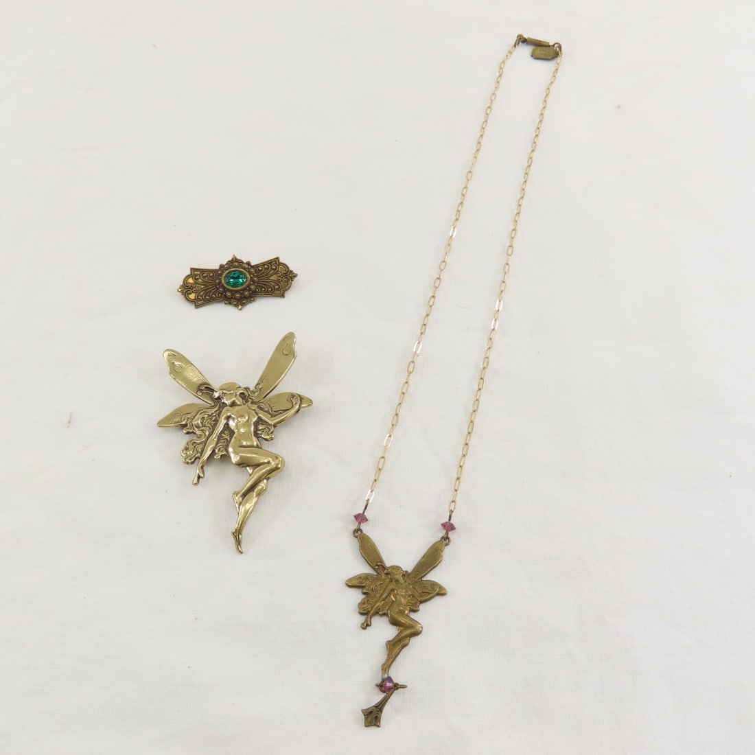 Pididdly Links Revival Necklace and Brooch: Pididdly Links Revival Necklace and Brooch - large fairy brooch is not signed. LOT SIZE: 6x6x1" 1 LB All information and photos, which are part of the description, are intended to be as accurate as