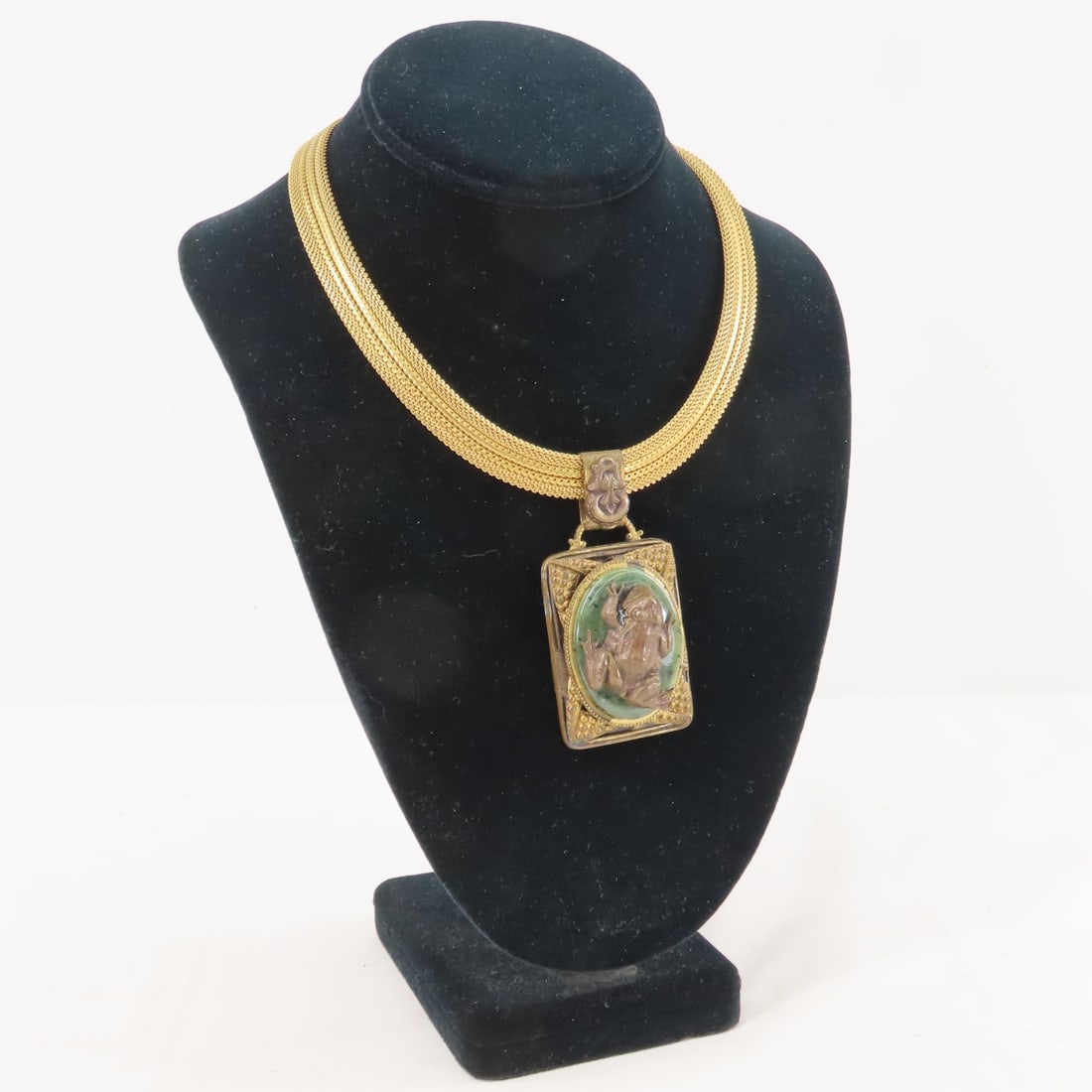 Original Patrice Frog Choker Necklace: Original Patrice Frog Choker Necklace - Patrice store was in Sarasota FL, now closed. LOT SIZE: 6x6x2" 1 LB All information and photos, which are part of the description, are intended to be as
