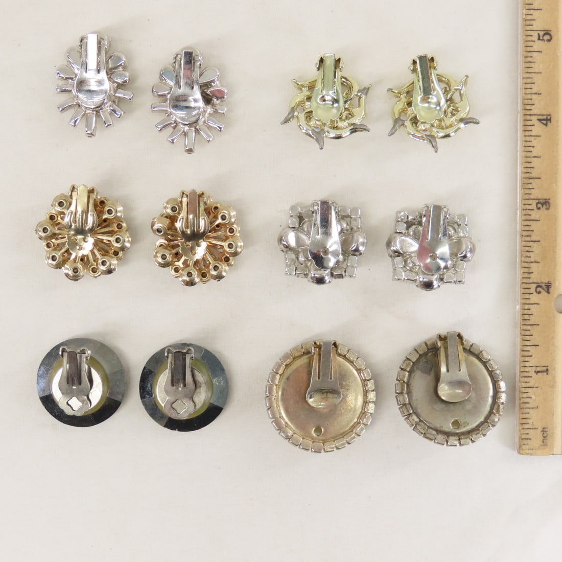 8 Vintage Brooches & 19 Pairs Earrings - 3
