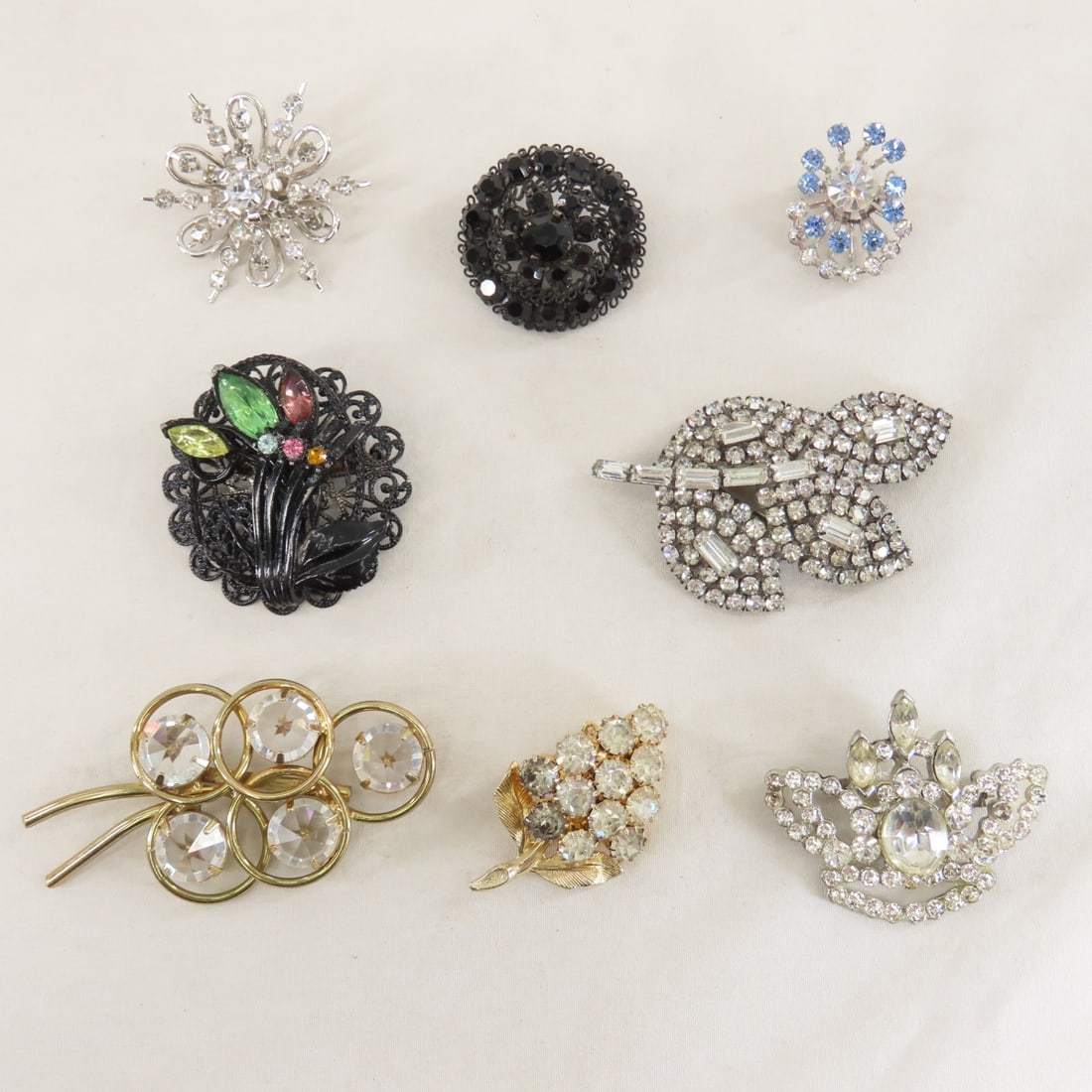 8 Vintage Brooches & 19 Pairs Earrings - 4