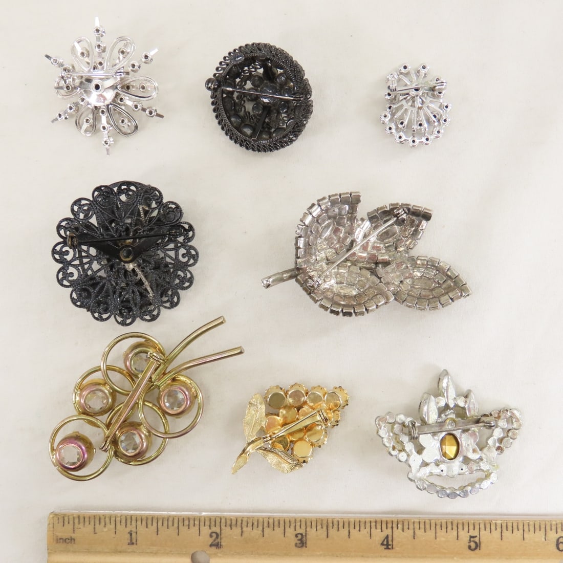 8 Vintage Brooches & 19 Pairs Earrings - 5