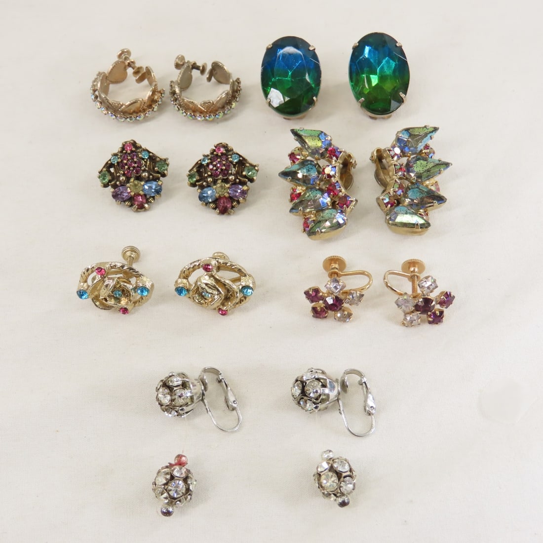 8 Vintage Brooches & 19 Pairs Earrings - 8