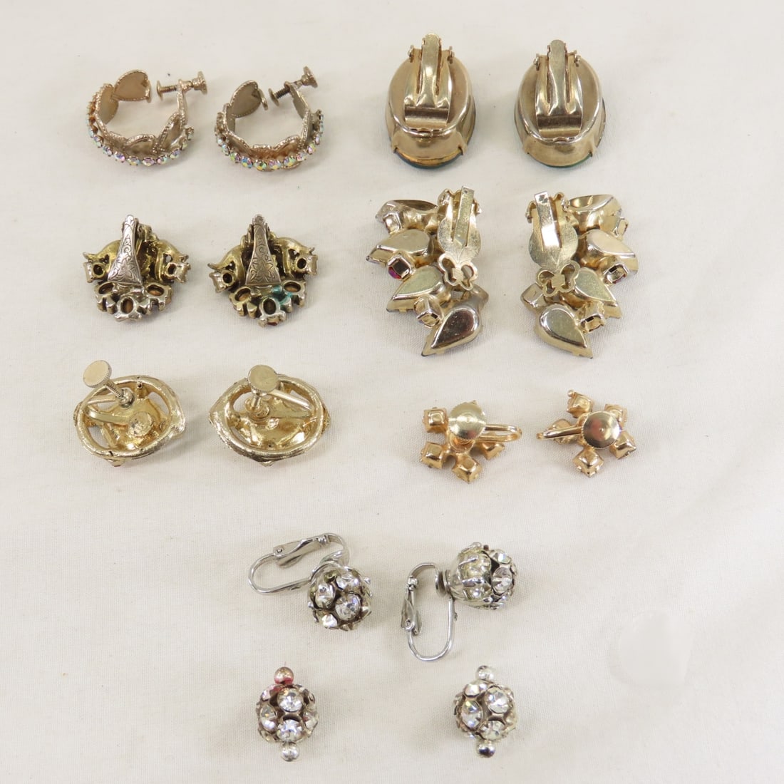 8 Vintage Brooches & 19 Pairs Earrings - 9