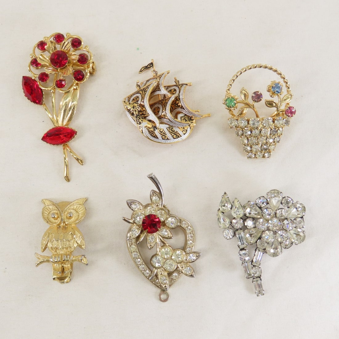 4 JJ and 41 Other Vintage Brooches - 12