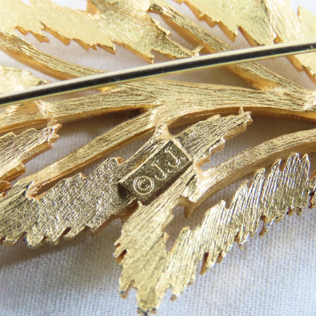 4 JJ and 41 Other Vintage Brooches - 4