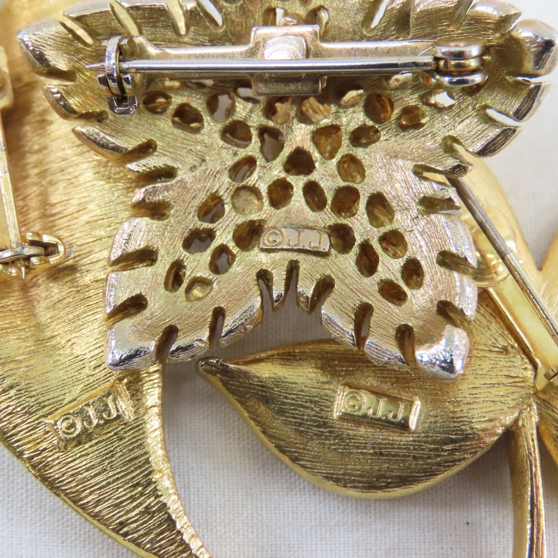 4 JJ and 41 Other Vintage Brooches - 5
