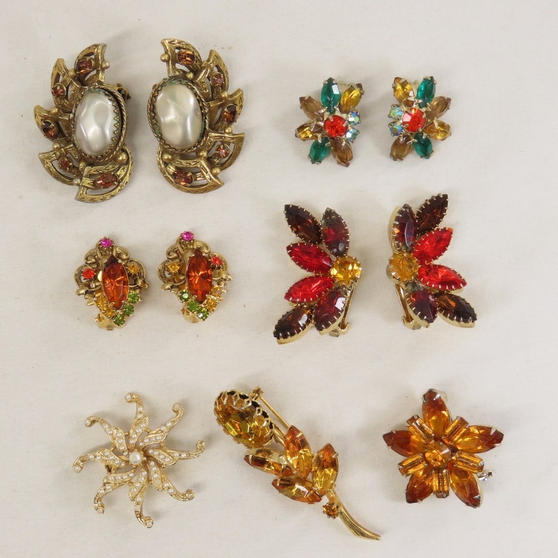 25 Pairs Earrings, 6 Vintage Brooches & 1 Set - 4