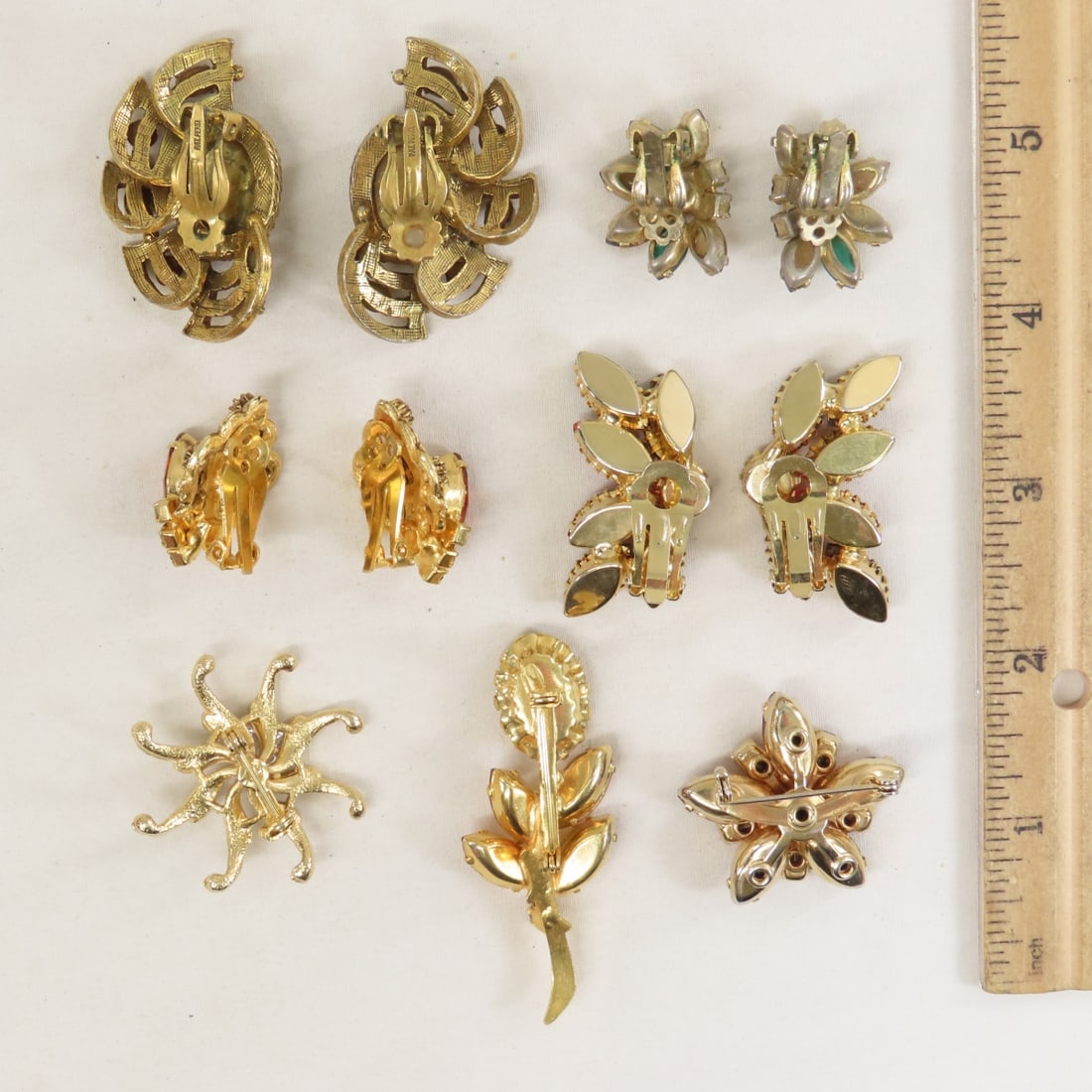 25 Pairs Earrings, 6 Vintage Brooches & 1 Set - 5