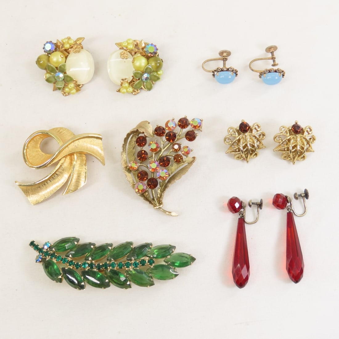 25 Pairs Earrings, 6 Vintage Brooches & 1 Set - 6