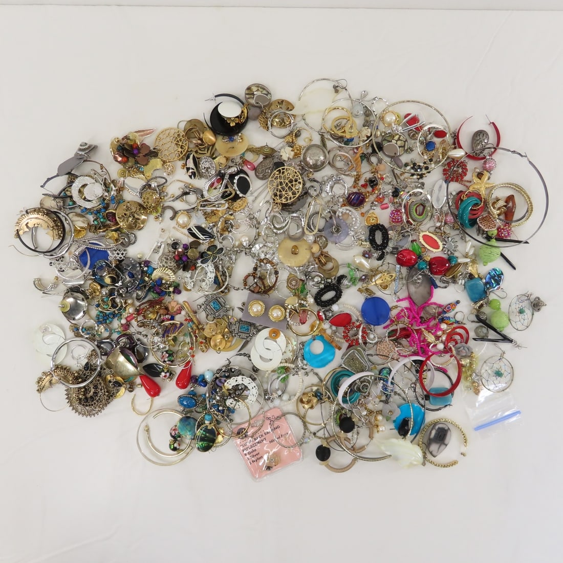 150+ Pairs Pierced Earrings 1950s- Modern: 150+ Pairs Pierced Earrings 1950s- Modern - not all have backs, but all are paired. variety of era's. LOT SIZE: 11x6x3" 4 LBS All information and photos, which are part of the description, are intende