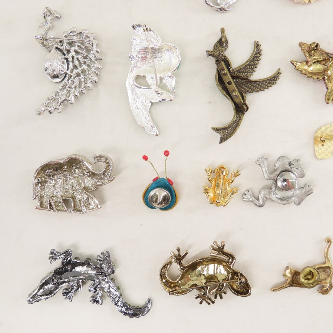 40 Vintage Animal Brooches: Ciner & Others - 11