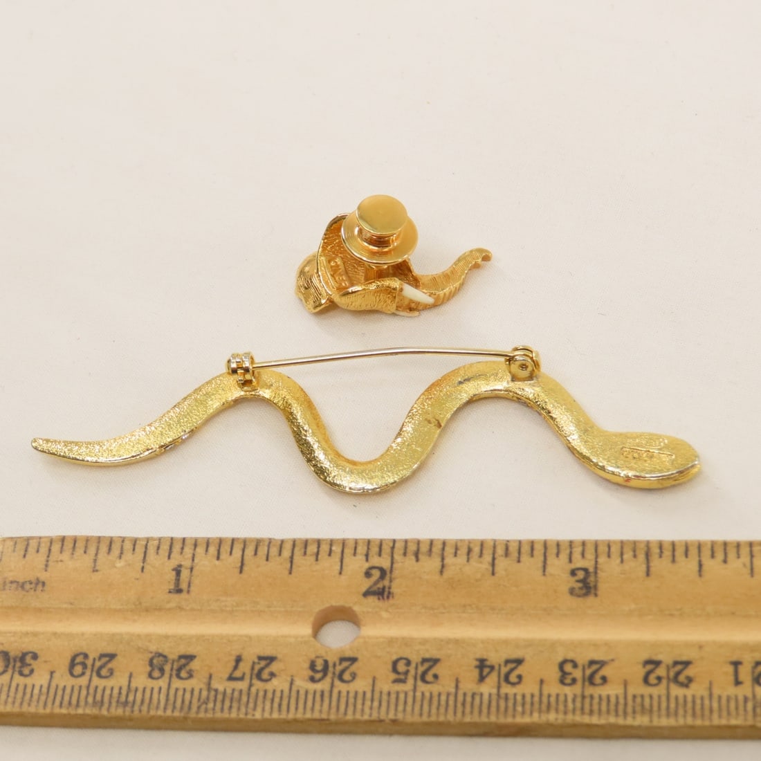 40 Vintage Animal Brooches: Ciner & Others - 3