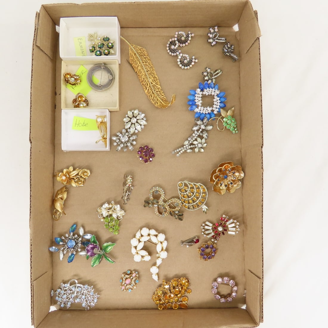 Kramer, Hobe, Emmons and Other Vintage Jewelry: Kramer, Hobe, Emmons and Other Vintage Jewelry - 1 pair Kramer earrings and the rest are brooches. LOT SIZE: 8x8x8" 1 LB All information and photos, which are part of the description, are intended to 