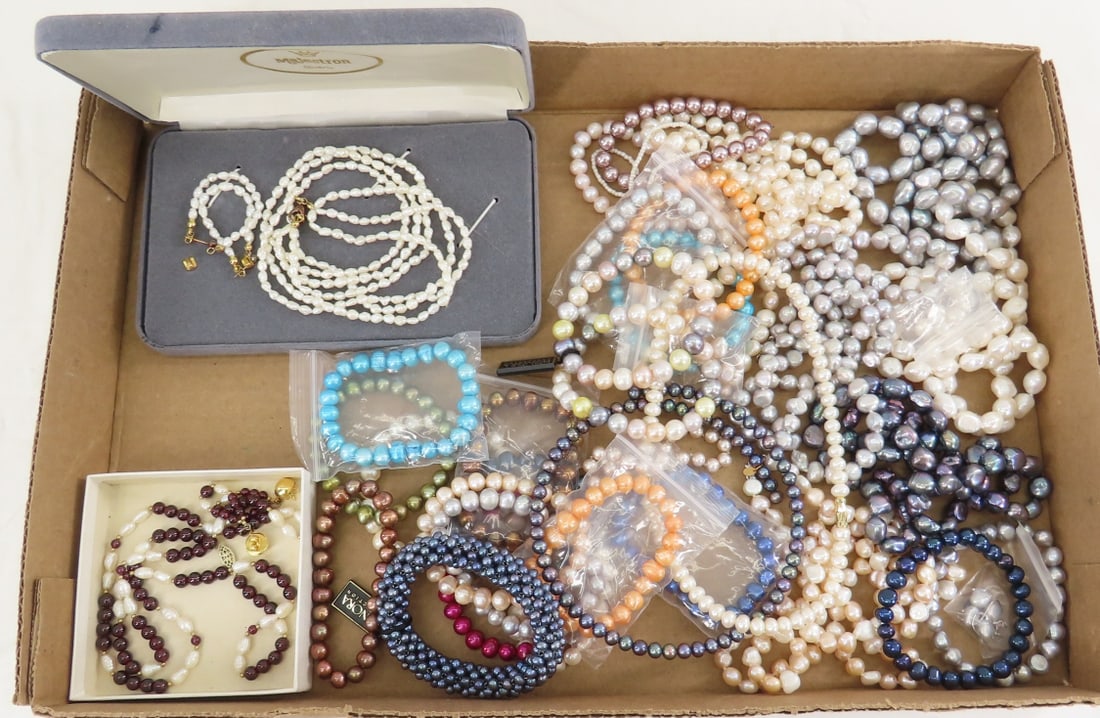 Fresh Water Pearl Necklaces & Bracelets: Fresh Water Pearl Necklaces & Bracelets - 1 set with earrings, 1 garnet set with earrings, some Honora, some dyed. LOT SIZE: 10x8x8" 3 LBS All information and photos, which are part of the