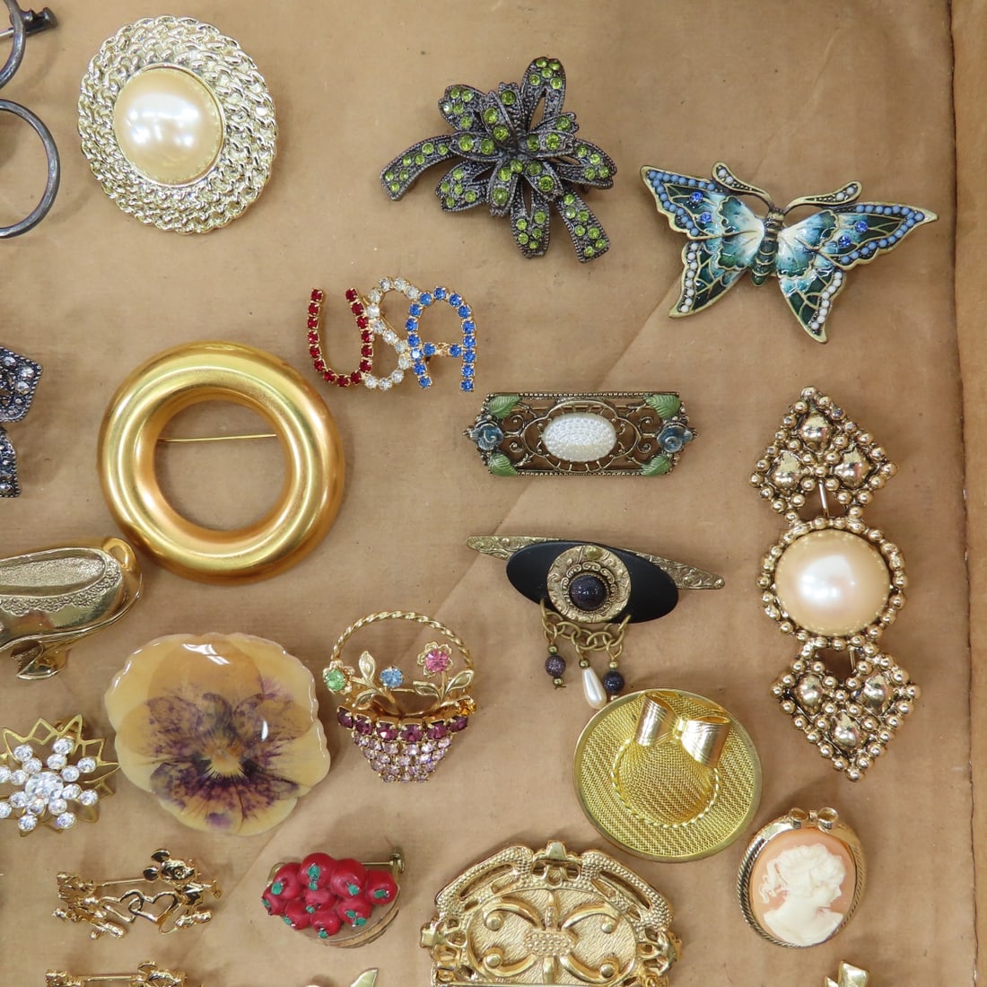 JJ, Giovanni, TAT, SA, Delfts & Vintage Brooches - 16
