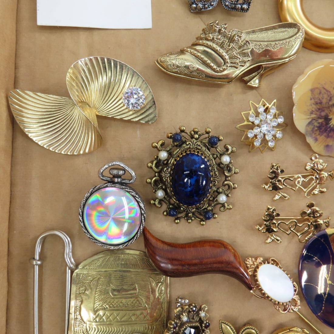 JJ, Giovanni, TAT, SA, Delfts & Vintage Brooches - 17