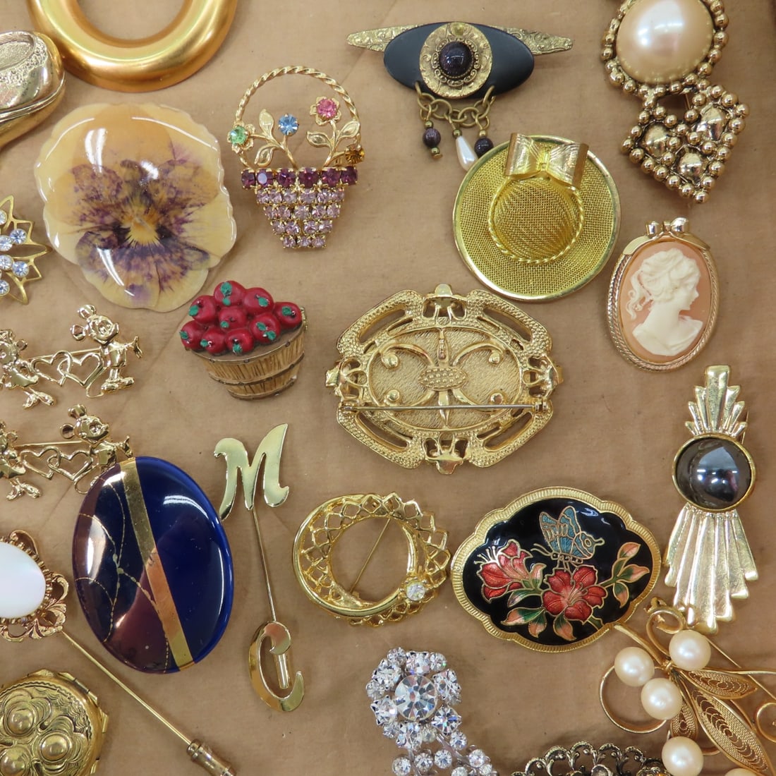 JJ, Giovanni, TAT, SA, Delfts & Vintage Brooches - 18