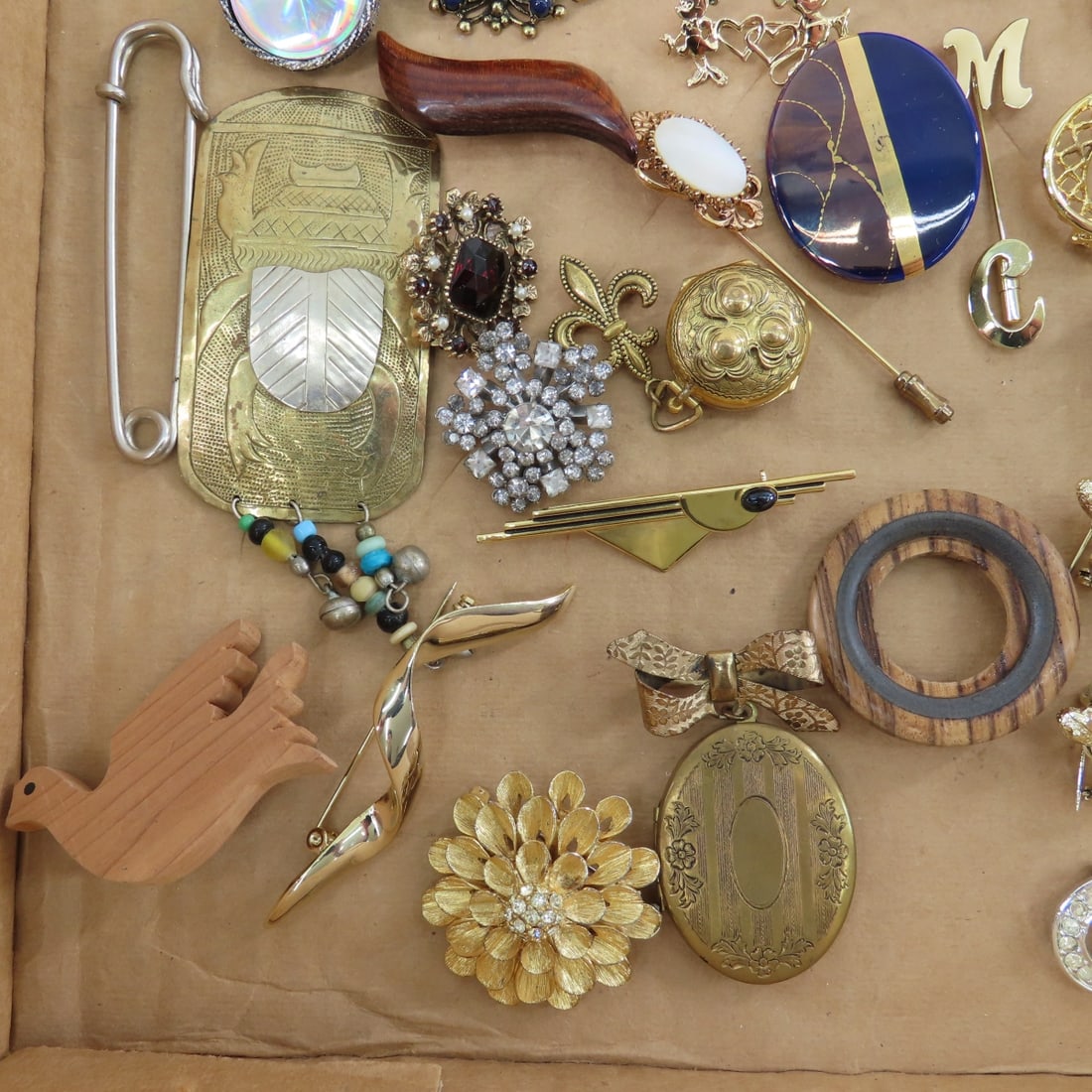 JJ, Giovanni, TAT, SA, Delfts & Vintage Brooches - 19