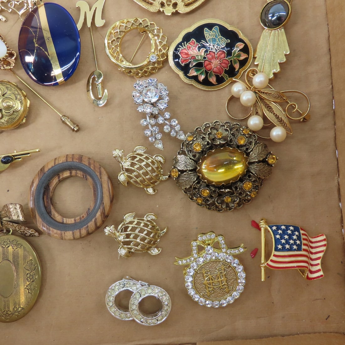 JJ, Giovanni, TAT, SA, Delfts & Vintage Brooches - 20