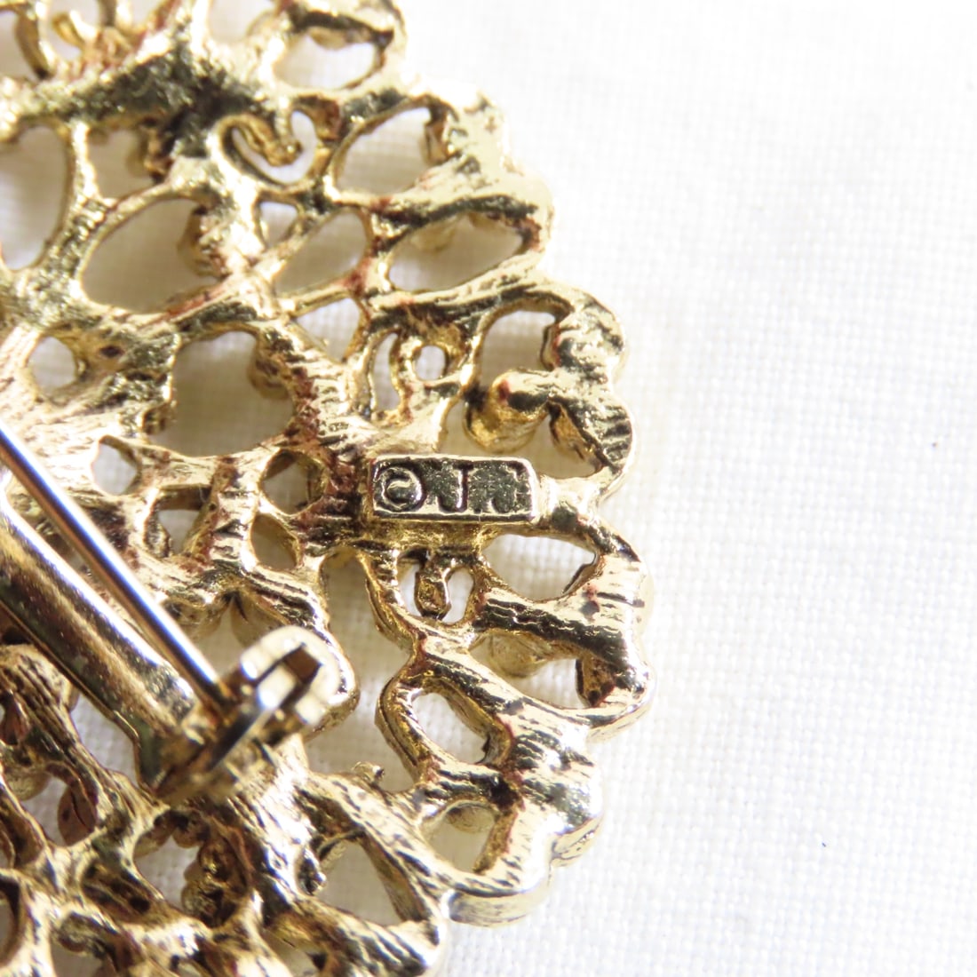 JJ, Giovanni, TAT, SA, Delfts & Vintage Brooches - 5