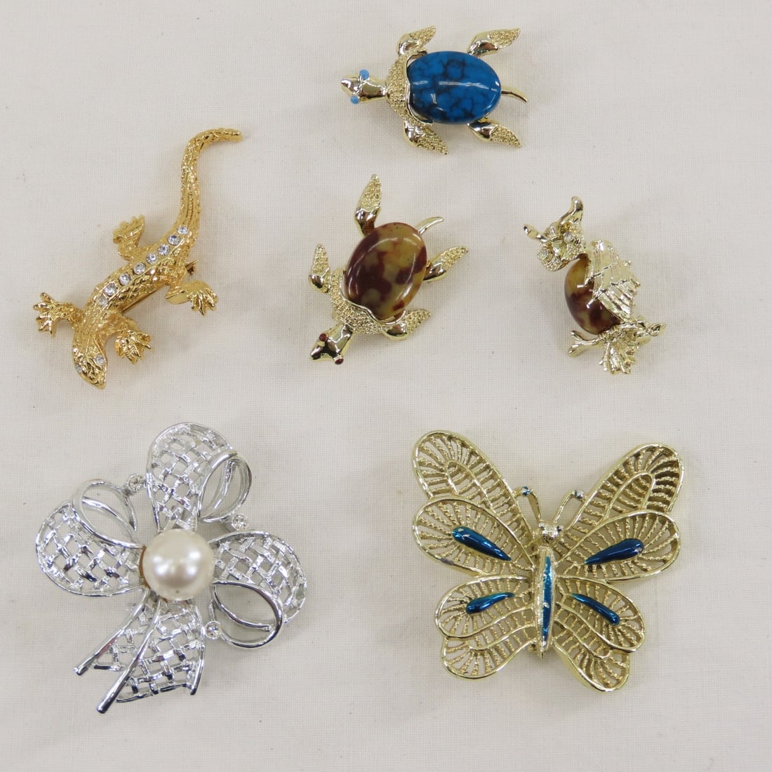 Paradise, Emmons and Other Vintage Brooches - 12