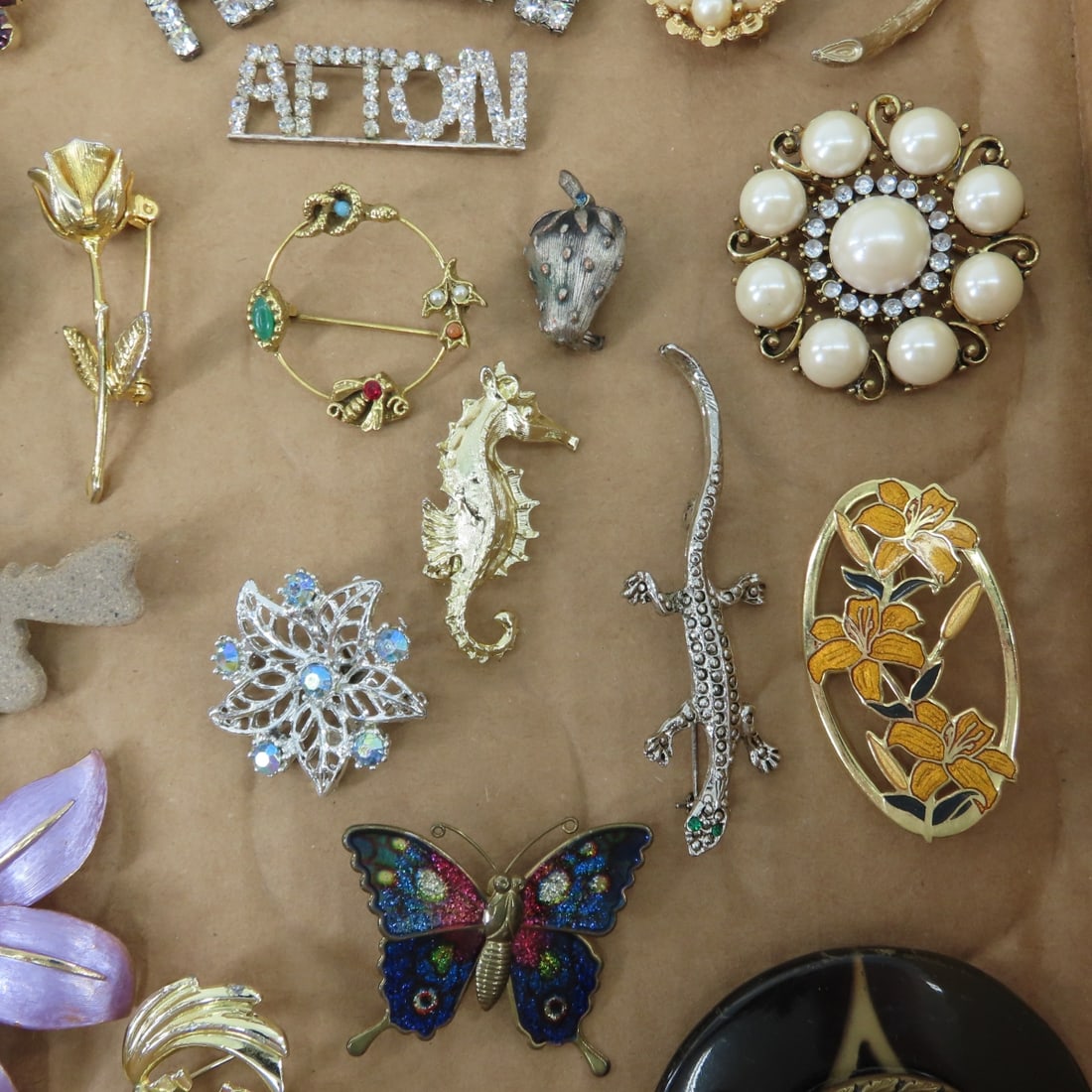 Paradise, Emmons and Other Vintage Brooches - 20