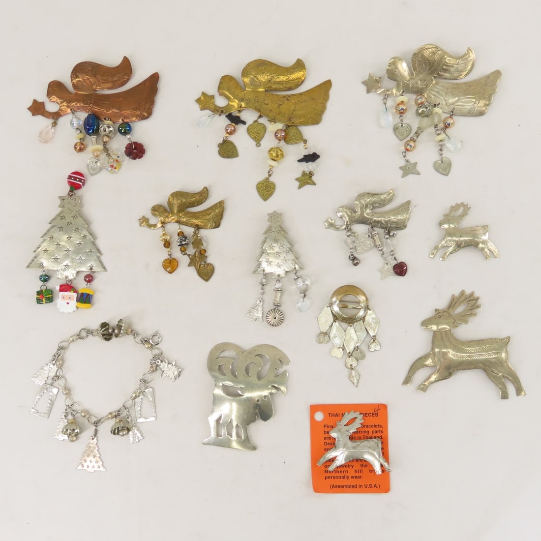 Northern Hills Thailand Designed Metal Jewelry: Northern Hills Thailand Designed Metal Jewelry - 1 bracelet and other brooches. LOTS SIZE: 8x8x5" 1 LB All information and photos, which are part of the description, are intended to be as accurate as