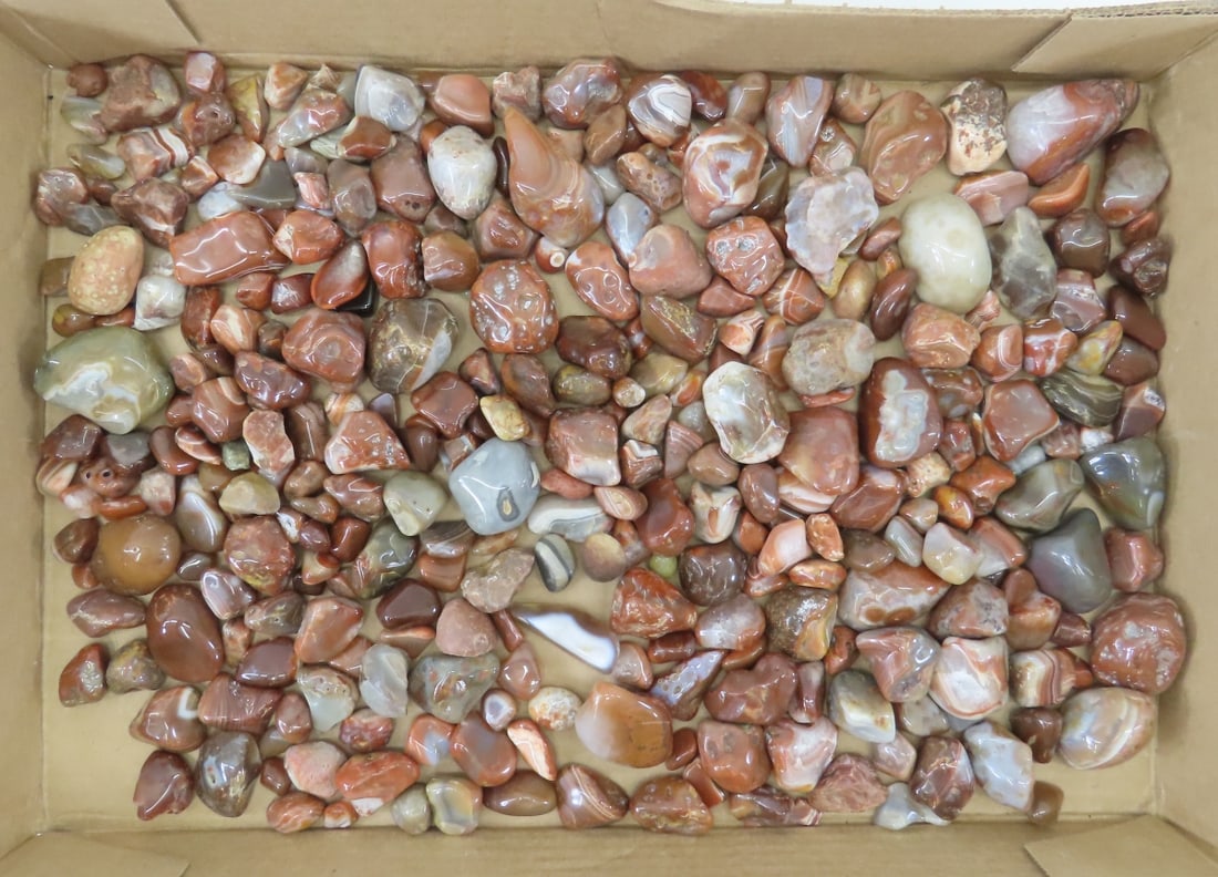 Polished Lake Superior Agates & other rocks: Polished Lake Superior Agates & other rocks - LOT SIZE: 8x8x8" 6 LBS All information and photos, which are part of the description, are intended to be as accurate as possible, but errors are