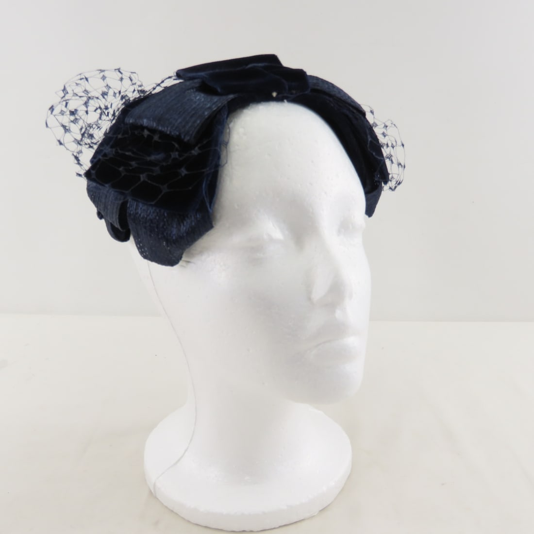 4 Vintage Hats, Hat Box and Styrofoam Head - 13