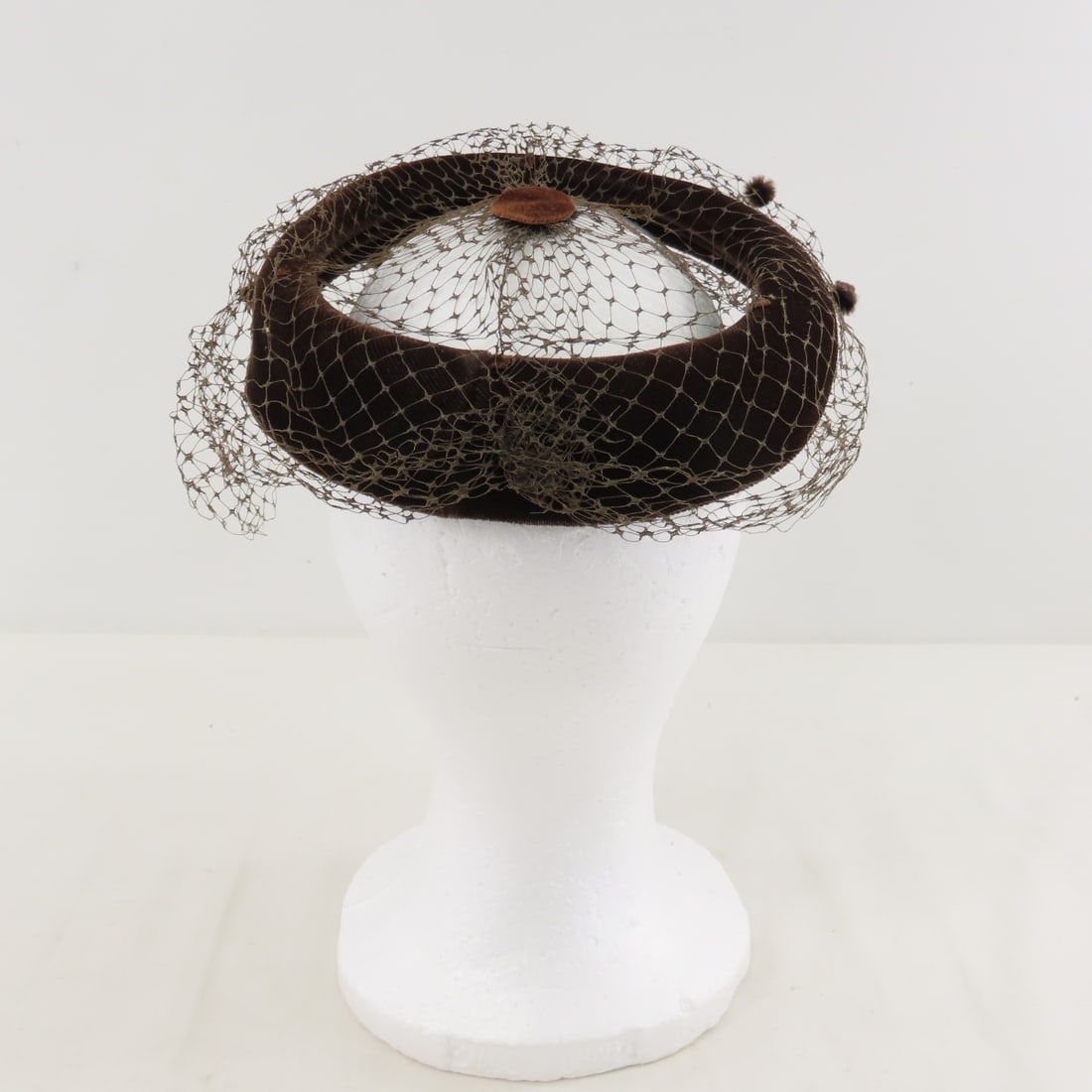 4 Vintage Hats, Hat Box and Styrofoam Head - 18