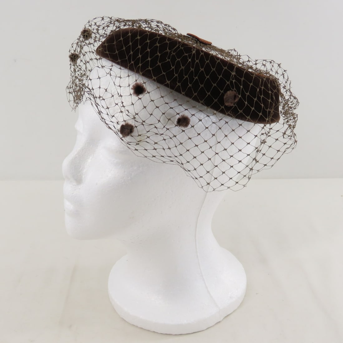 4 Vintage Hats, Hat Box and Styrofoam Head - 19