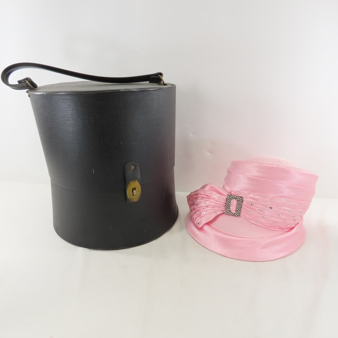4 Vintage Hats, Hat Box and Styrofoam Head - 2