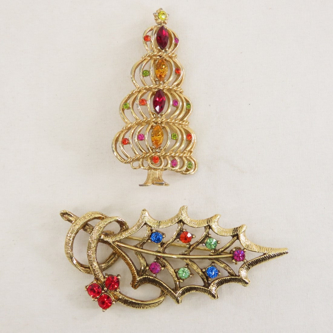 40+ Christmas Brooches Including 19 signed - 11