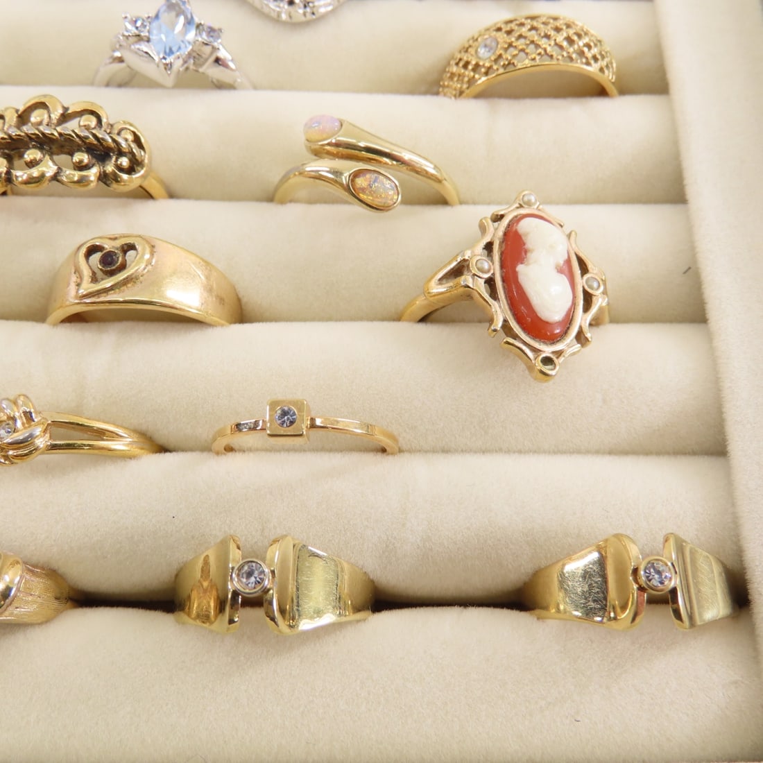 32 Avon Rings with Assorted Sizes, some adjustable - 7