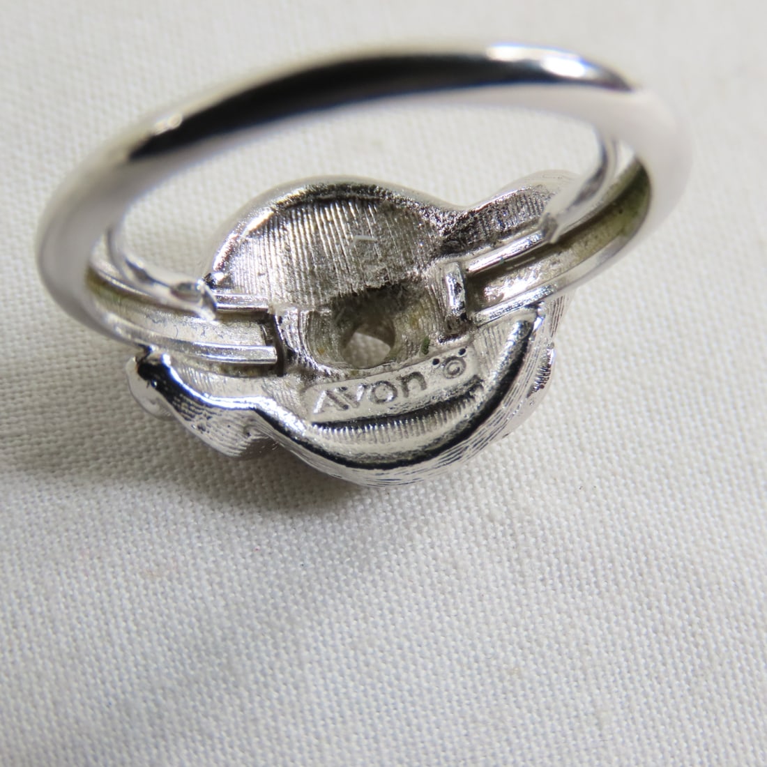 32 Avon Rings with Assorted Sizes, some adjustable - 8
