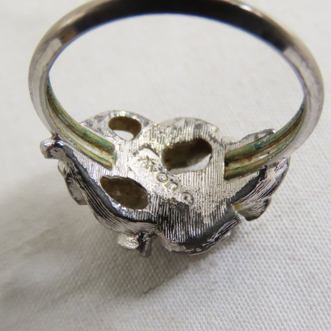 32 Avon Rings with Assorted Sizes, some adjustable - 9