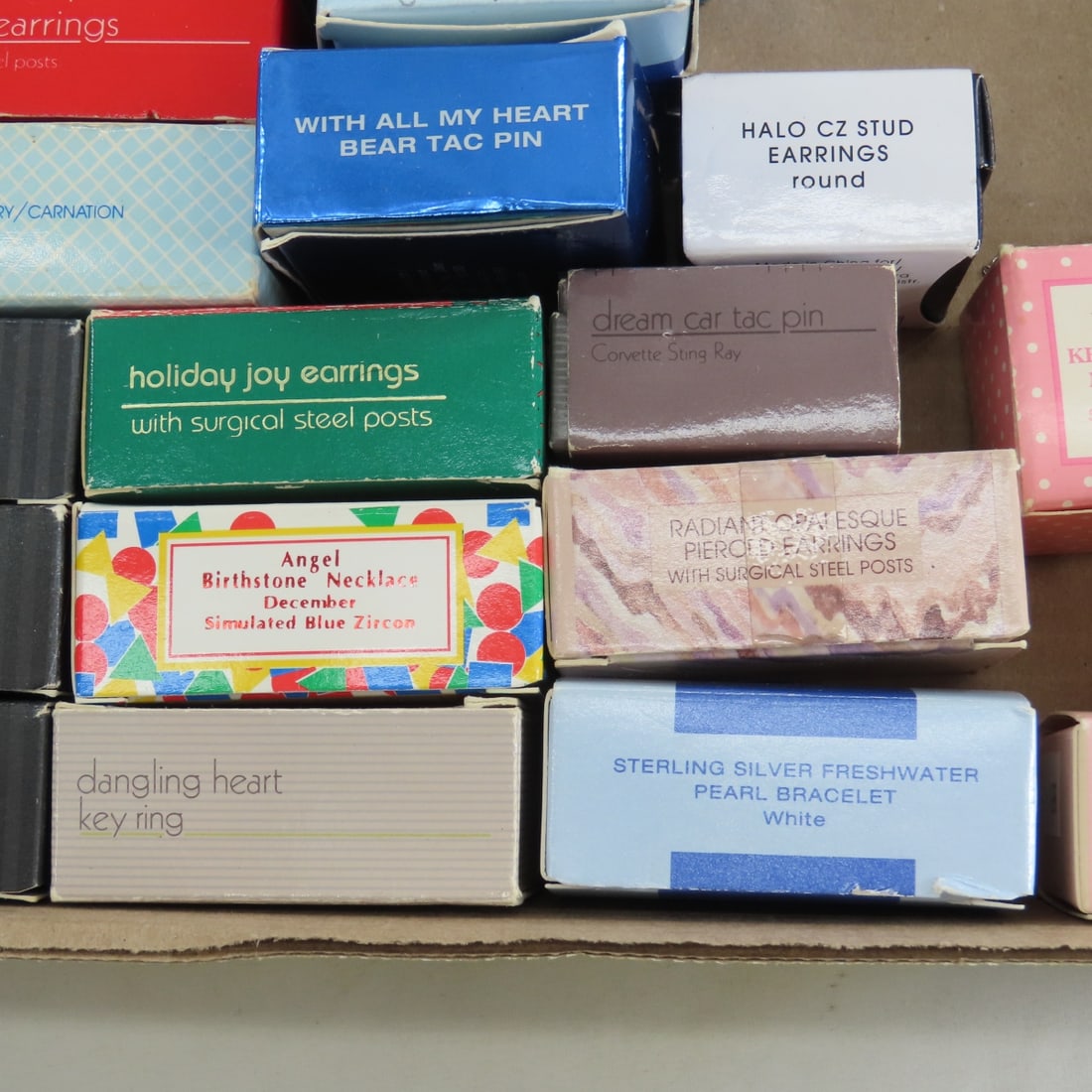 Avon Fashion Jewelry in Boxes & Loose - 11