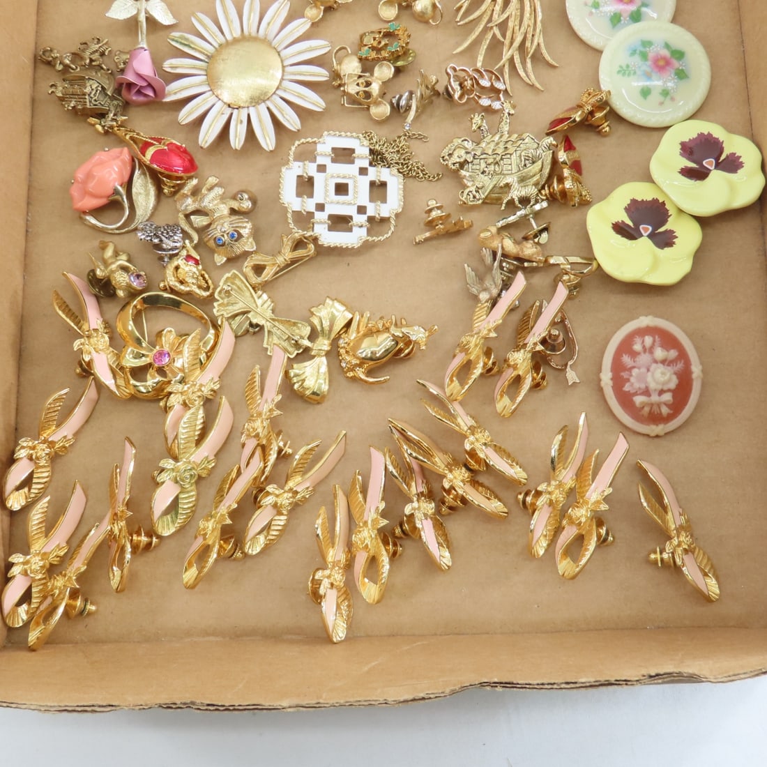 Avon Fashion Jewelry in Boxes & Loose - 7