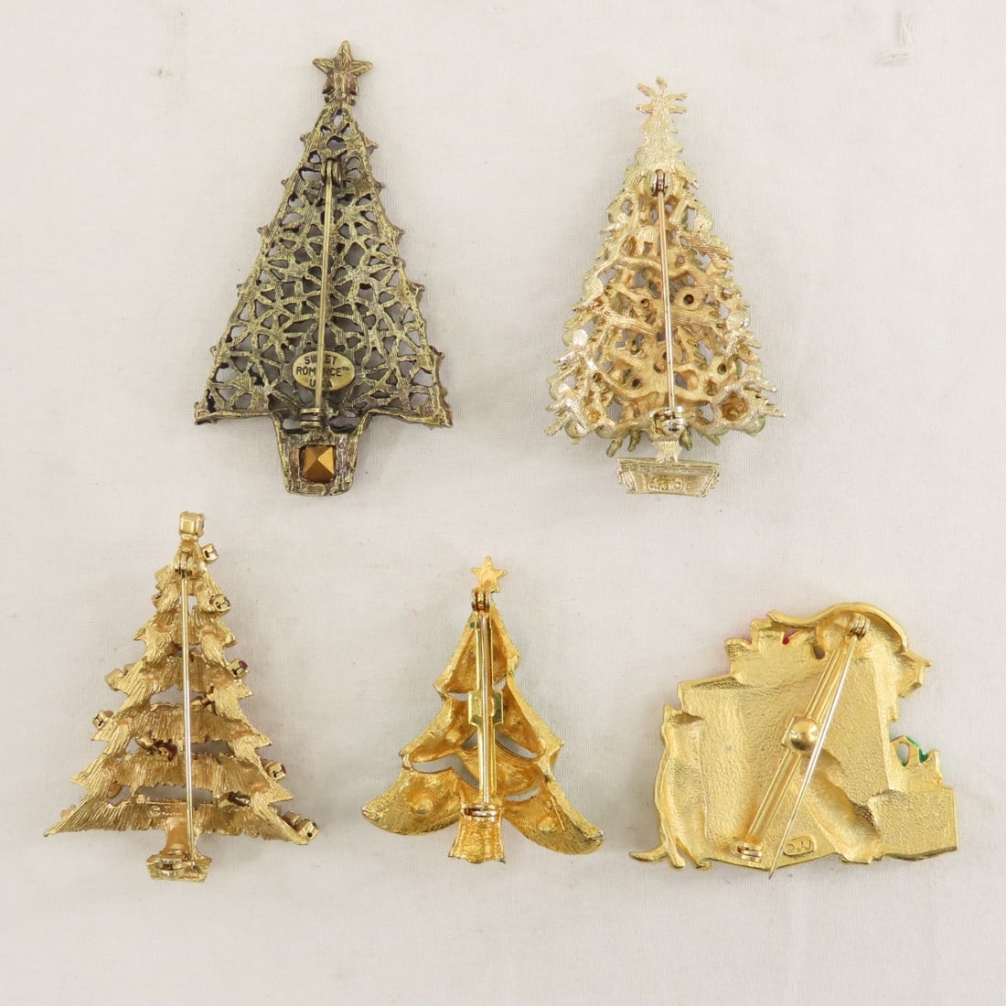 30 + Christmas Brooches Including 13 signed - 3