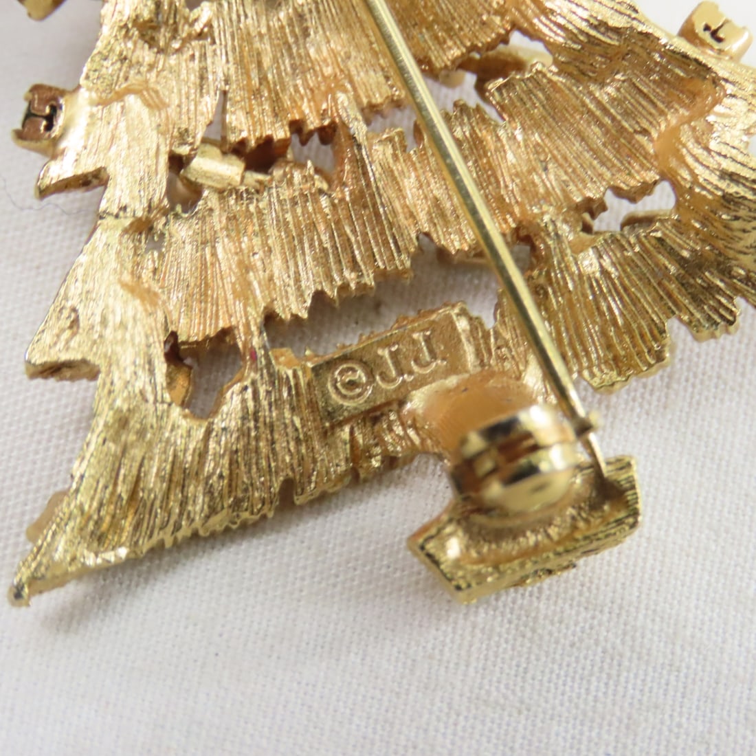 30 + Christmas Brooches Including 13 signed - 6