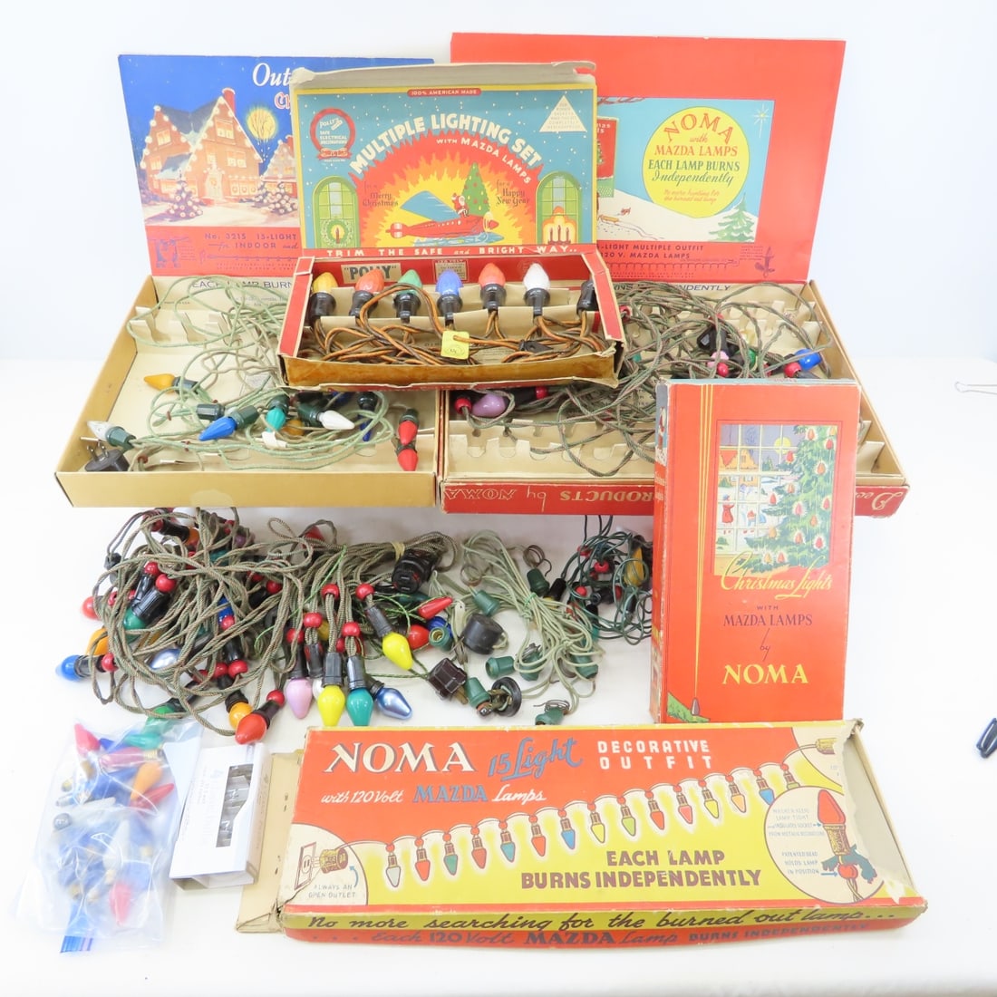 Vintage Christmas Lights/Bulbs, NOMA & Others: Vintage Christmas Lights/Bulbs, NOMA & Others - LOT SIZE: 20x13x12" 11 LBS All information and photos, which are part of the description, are intended to be as accurate as possible, but errors are pos