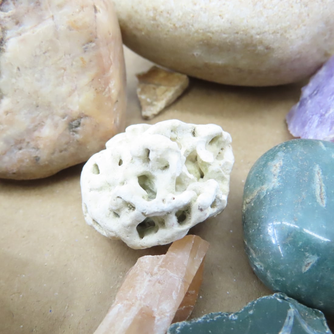 Quartz, Jasper, Amethyst, Agates & other samples - 10