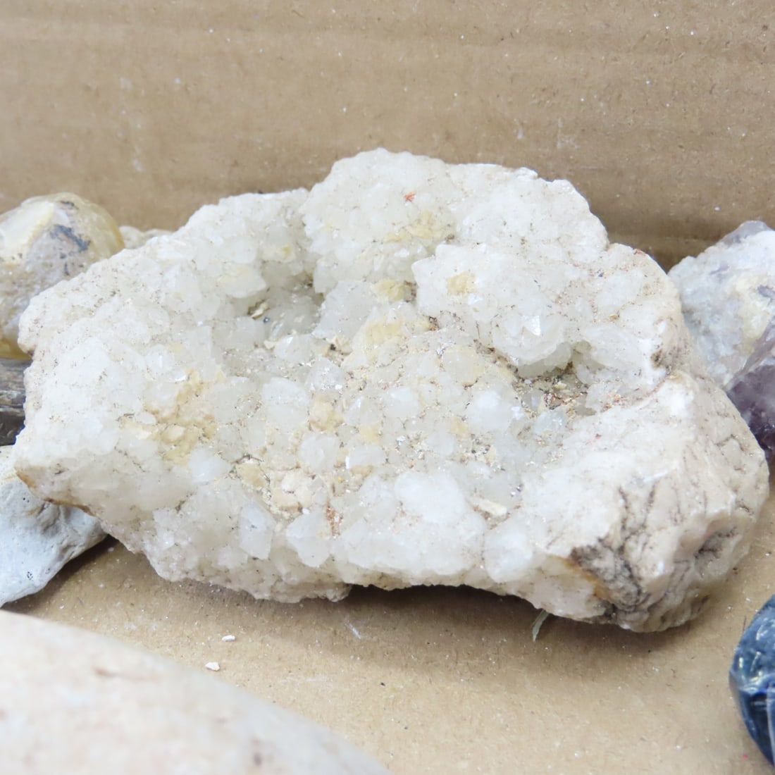 Quartz, Jasper, Amethyst, Agates & other samples - 11